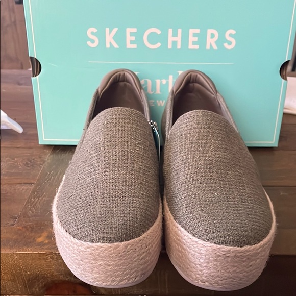 Skechers Gray Slip-On Shoes Size 8 olive color - Picture 4 of 5